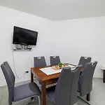Tatjana Mit Zwei Schlafzimmer Crikvenica