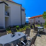 Tatjana Mit Zwei Schlafzimmer Lejlighed