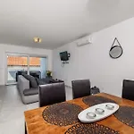 Tatjana Mit Zwei Schlafzimmer *