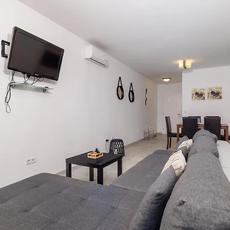 Tatjana Mit Zwei Schlafzimmer Crikvenica
