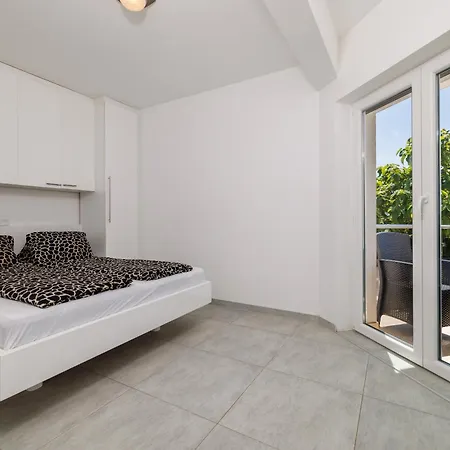 Tatjana Mit Zwei Schlafzimmer Crikvenica