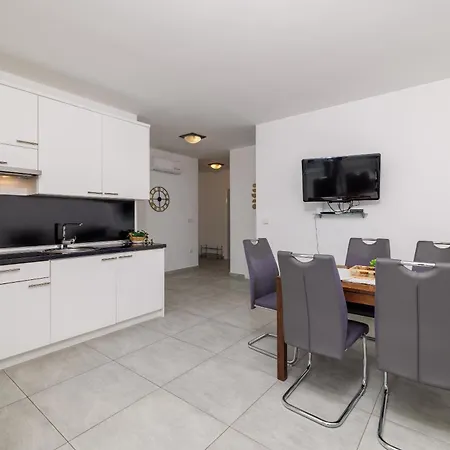 Tatjana Mit Zwei Schlafzimmer Crikvenica