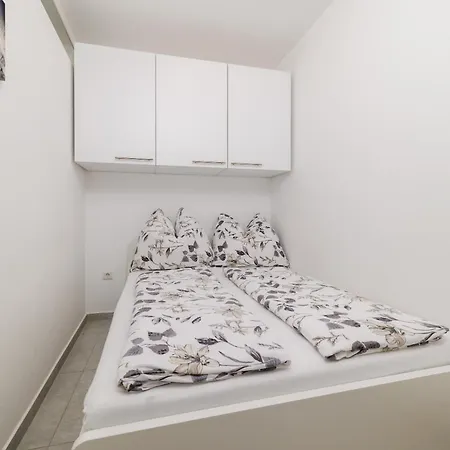 Apartment Tatjana Mit Zwei Schlafzimmer Crikvenica