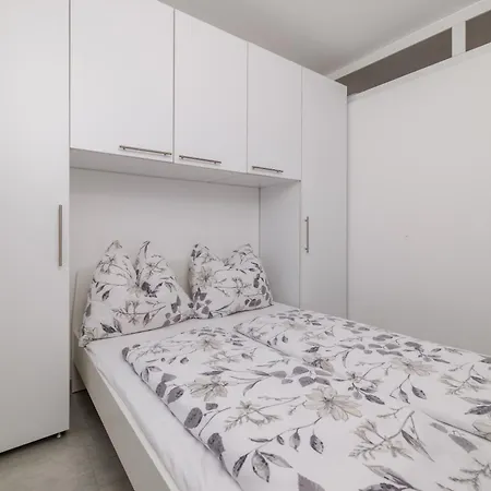 Tatjana Mit Zwei Schlafzimmer Apartment