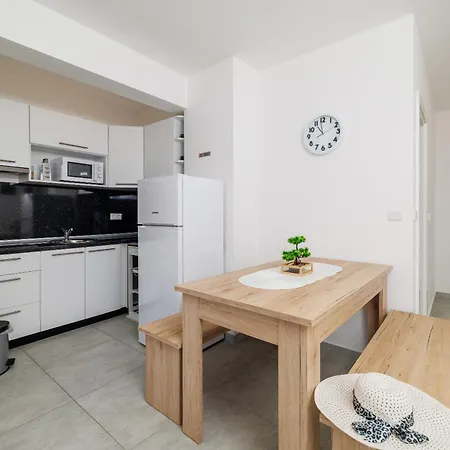 Apartment Tatjana Mit Zwei Schlafzimmer Crikvenica