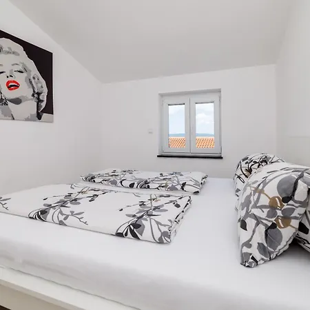 Tatjana Mit Zwei Schlafzimmer Apartment Crikvenica