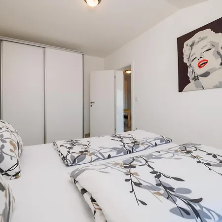 Tatjana Mit Zwei Schlafzimmer Apartment