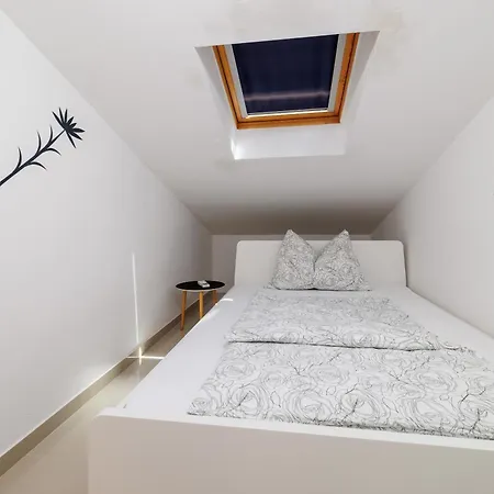 Apartment Tatjana Mit Zwei Schlafzimmer Crikvenica
