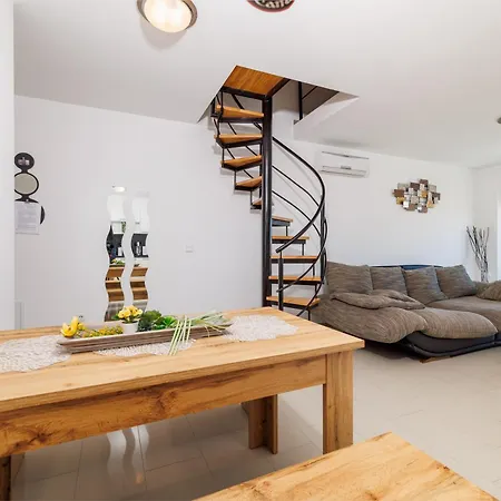 Tatjana Mit Zwei Schlafzimmer Crikvenica