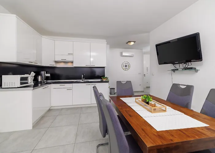 Tatjana Mit Zwei Schlafzimmer Apartman Crikvenica