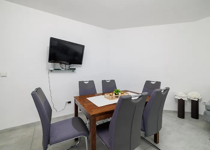 Tatjana Mit Zwei Schlafzimmer Crikvenica