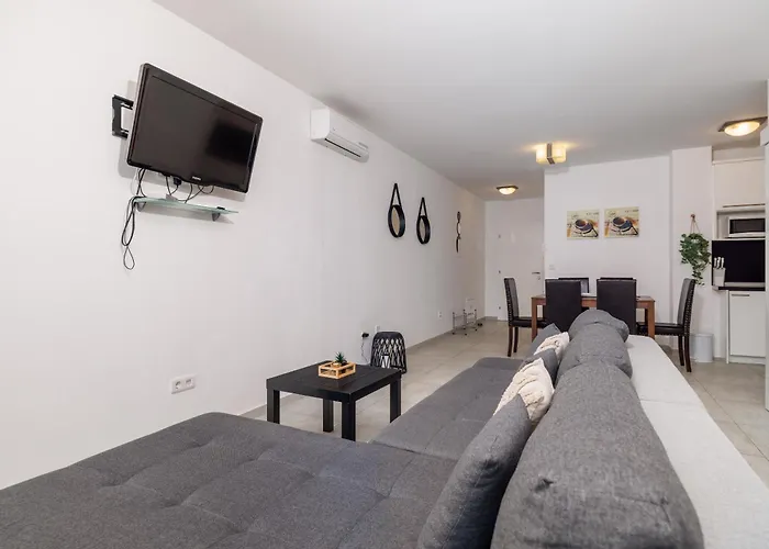 Tatjana Mit Zwei Schlafzimmer Crikvenica
