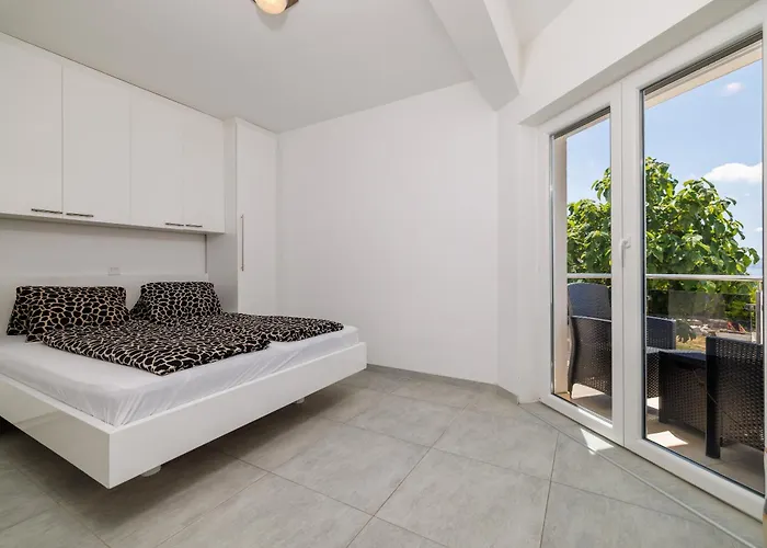 Tatjana Mit Zwei Schlafzimmer Crikvenica