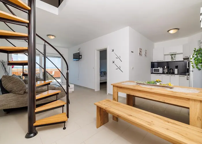 Tatjana Mit Zwei Schlafzimmer Apartman Crikvenica